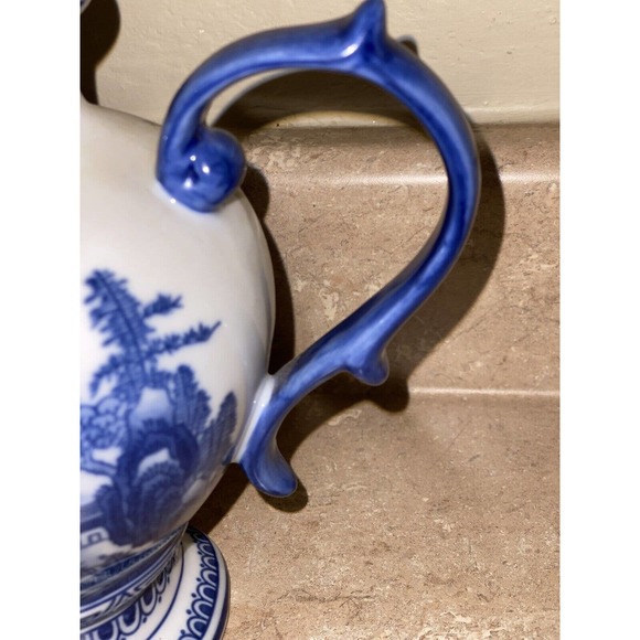 BOMBAY COFFEE /TEAPOT 52 OZ BLUE WILLOW ORIENTAL LANDSCAPE SCENE BLUE & WHITE - Picture 4 of 9
